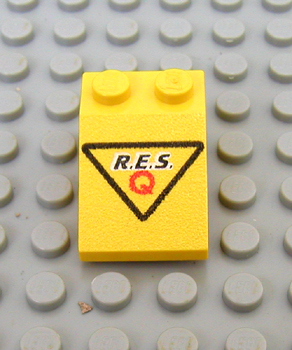 Slope 33° 3 x 2 with Res-Q and Black Triangle Print